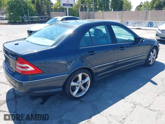 2005 Mercedes-Benz C 230 Kompressor z VIN WDBRF40J35F710180, wystawiony jako IAAI lot #42733063 z przebiegiem 116 202 mil mil oraz . Historia ofert i sprzedaży dostępna na DreamBid. Obrazek 4.