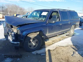 1998 GMC Suburban z VIN 1GKFK16R7WJ700525, wystawiony jako IAAI lot #41305248 z przebiegiem 205 300 mil mil oraz . Historia ofert i sprzedaży dostępna na DreamBid. Obrazek 17.