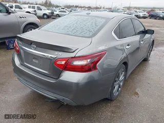 2018 Nissan Altima 2.5 SL with VIN 1N4AL3AP7JC184397, listed as a IAAI auction lot 41333050 with 110,206 mi miles. Bid and sale history available at carsss.com. Image 4.