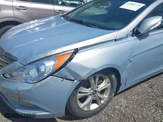 2013 Hyundai Sonata SE with VIN 5NPEC4AC9DH784460, listed as a IAAI auction lot 42099724 with 152,744 mi miles. Bid and sale history available at carsss.com. Image 14.