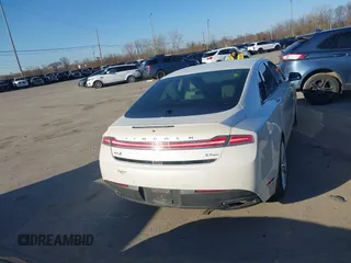 2016 Lincoln MKZ z VIN 3LN6L2JK8GR624664, wystawiony jako IAAI lot #41774444 z przebiegiem 106 695 mil mil oraz . Historia ofert i sprzedaży dostępna na DreamBid. Obrazek 16.