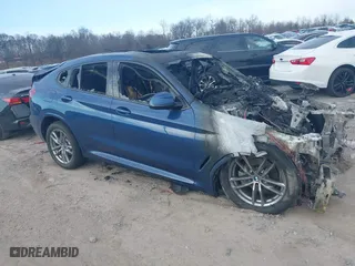 2020 BMW X4 xDrive30i with VIN 5UX2V1C0XLLZ32462, listed as a IAAI auction lot 41622697 with 75,602 mi miles. Bid and sale history available at carsss.com. Image 1.