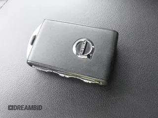 2024 Volvo XC60 Plus Dark Theme z VIN YV4L12RL5R1885058, wystawiony jako IAAI lot #42167034 z przebiegiem 25 886 mil mil oraz . Historia ofert i sprzedaży dostępna na DreamBid. Obrazek 11.