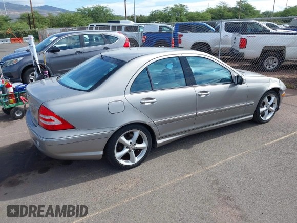 2005 Mercedes-Benz C 230 Kompressor z VIN WDBRF40J95F691358, wystawiony jako IAAI lot #41992861 z przebiegiem Nie podano mil oraz . Historia ofert i sprzedaży dostępna na DreamBid. Obrazek 4.
