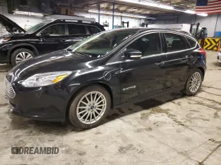 2015 Ford Focus Electric z VIN 1FADP3R45FL369759, wystawiony jako Copart lot #87530055 z przebiegiem 15 890 mil mil oraz Tytuł czysty. Historia ofert i sprzedaży dostępna na DreamBid. Obrazek 1.