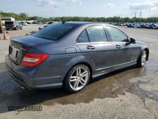 2013 Mercedes-Benz C 300 Sport z VIN WDDGF8AB2DR269765, wystawiony jako Copart lot #53187405 z przebiegiem Nie podano mil oraz Szkoda całkowita • Salvage title. Historia ofert i sprzedaży dostępna na DreamBid. Obrazek 3.