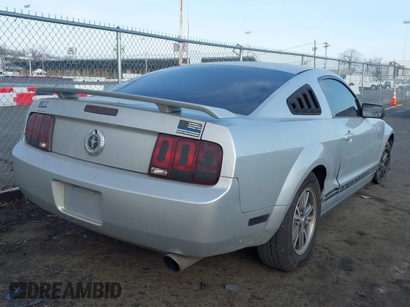 2005 Ford Mustang Deluxe with VIN 1ZVFT80N955140082, listed as a IAAI auction lot 41711933 with 88,633 mi miles. Bid and sale history available at carsss.com. Image 4.
