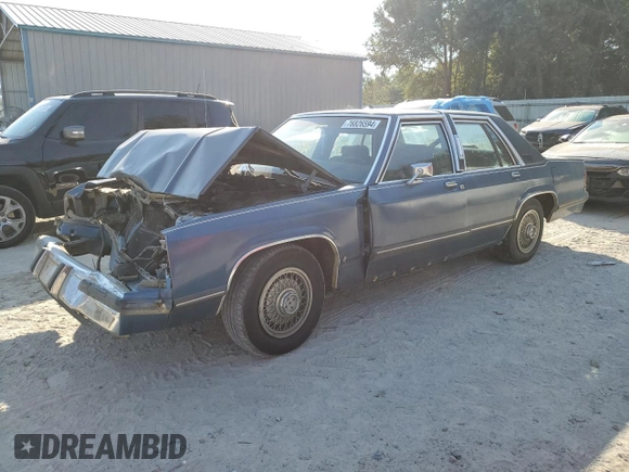 1988 Mercury Grand Marquis GS z VIN 2MEBM74F1JX664779, wystawiony jako Copart lot #76826594 z przebiegiem Nie podano mil oraz Szkody całkowita. Historia ofert i sprzedaży dostępna na DreamBid. Obrazek 1.
