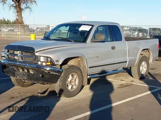2000 Dodge Dakota Sport with VIN 1B7GG22N6YS690223, listed as a IAAI auction lot 41244256 with 147,443 mi miles. Bid and sale history available at carsss.com. Image 17.