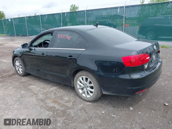 2013 Volkswagen Jetta SE z VIN 3VWDX7AJ5DM258429, wystawiony jako IAAI lot #42372776 z przebiegiem 211 579 mil mil oraz . Historia ofert i sprzedaży dostępna na DreamBid. Obrazek 3.