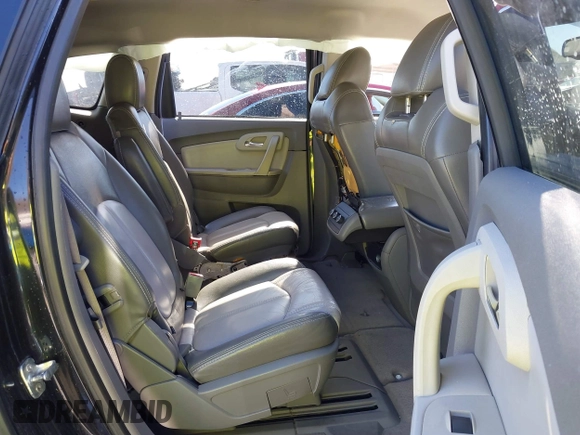 2011 Chevrolet Traverse 1LT z VIN 1GNKRGED3BJ373931, wystawiony jako IAAI lot #40876388 z przebiegiem 234 394 mil mil oraz . Historia ofert i sprzedaży dostępna na DreamBid. Obrazek 8.