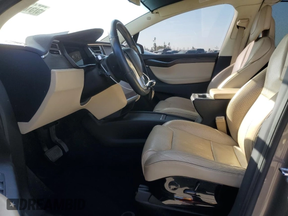 2016 Tesla Model X 70D z VIN 5YJXCBE23GF010836, wystawiony jako Copart lot #57512055 z przebiegiem 115 475 mil mil oraz Szkody całkowita. Historia ofert i sprzedaży dostępna na DreamBid. Obrazek 7.