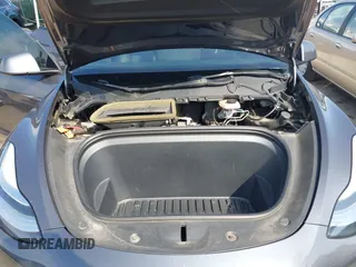 2021 Tesla Model Y Long Range z VIN 5YJYGAEE7MF146315, wystawiony jako IAAI lot #42445336 z przebiegiem 57 110 mil mil oraz . Historia ofert i sprzedaży dostępna na DreamBid. Obrazek 10.