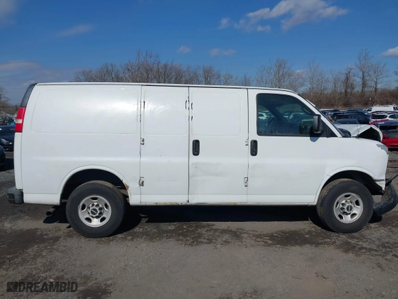2009 GMC Savana Cargo Van with VIN 1GTGG25C591106833, listed as a IAAI auction lot 41381092 with 380,569 mi miles. Bid and sale history available at carsss.com. Image 12.