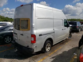 2018 Nissan NV Cargo S z VIN 1N6BF0LY1JN818492, wystawiony jako Copart lot #68291573 z przebiegiem 67 459 mil mil oraz Szkoda całkowita • Salvage title. Historia ofert i sprzedaży dostępna na DreamBid. Obrazek 3.