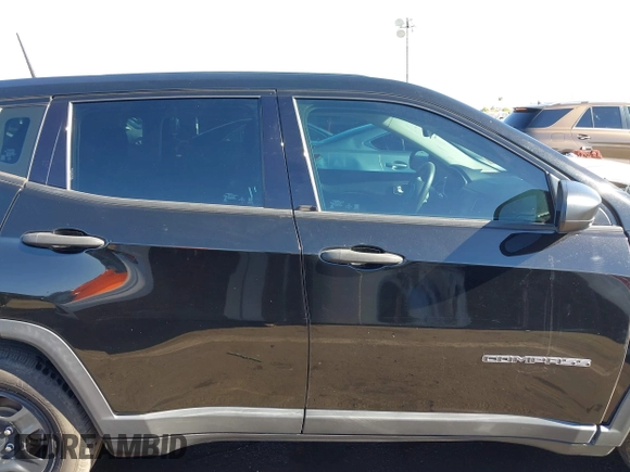 2018 Jeep Compass Sport with VIN 3C4NJCAB3JT368651, listed as a IAAI auction lot 40860158 with 69,801 mi miles. Bid and sale history available at carsss.com. Image 13.