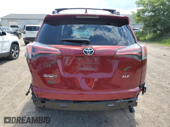 2018 Toyota RAV4 XLE z VIN 2T3WFREV2JW450439, wystawiony jako Copart lot #63300815 z przebiegiem 57 882 mil mil oraz Szkoda całkowita • Salvage title. Historia ofert i sprzedaży dostępna na DreamBid. Obrazek 6.
