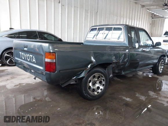 1992 Toyota Pickup DLX with VIN JT4RN93P8N5066778, listed as a IAAI auction lot 42508499 with 199,705 mi miles and . Bid and sale history available at DreamBid. Image 4.