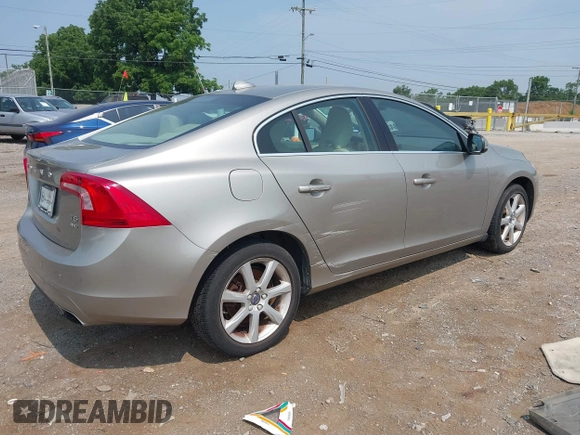 2016 Volvo S60 T5 Premier z VIN YV1612TK4G1394049, wystawiony jako IAAI lot #42491627 z przebiegiem 80 954 mil mil oraz . Historia ofert i sprzedaży dostępna na DreamBid. Obrazek 4.