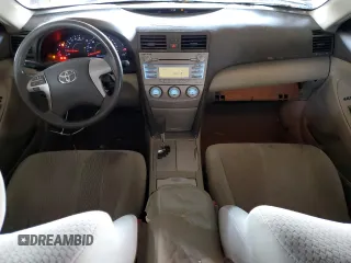 2010 Toyota Camry z VIN 4T4BF3EK7AR009664, wystawiony jako Copart lot #60933215 z przebiegiem 253 195 mil mil oraz Czysty tytuł • Clean title. Historia ofert i sprzedaży dostępna na DreamBid. Obrazek 8.