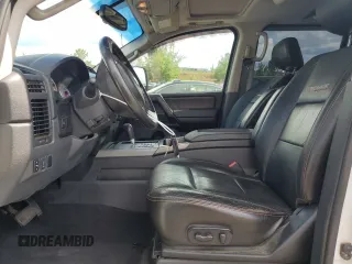 2012 Nissan Titan SV z VIN 1N6BA0EC2CN309207, wystawiony jako Copart lot #60451435 z przebiegiem 124 900 mil mil oraz Szkoda całkowita • Salvage title. Historia ofert i sprzedaży dostępna na DreamBid. Obrazek 7.