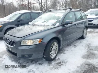 2008 Volvo V50 2.5T R-Design with VIN YV1MJ672682396325, listed as a IAAI auction lot 41456223 with 100,255 mi miles. Bid and sale history available at carsss.com. Image 2.