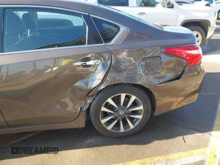 2017 Nissan Altima 2.5 SV with VIN 1N4AL3AP1HC188360, listed as a IAAI auction lot 41432809 with 72,182 mi miles. Bid and sale history available at carsss.com. Image 6.
