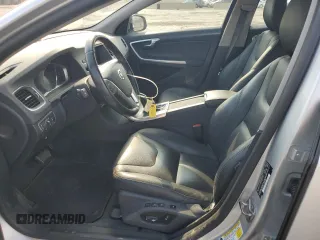 2015 Volvo S60 T5 Premier z VIN YV1612TK9F1355746, wystawiony jako Copart lot #54016445 z przebiegiem 37 272 mil mil oraz Szkoda całkowita • Salvage title. Historia ofert i sprzedaży dostępna na DreamBid. Obrazek 7.