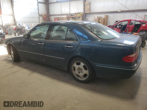 2000 Mercedes-Benz E-Class AWD with VIN WDBJF82G4YX027683, listed as a Copart auction lot 77146524 with 228,654 mi miles and Clean Title. Bid and sale history available at carsss.com. Image 2.
