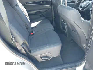 2019 Kia Sorento LX V6 with VIN 5XYPGDA59KG482718, listed as a IAAI auction lot 41732720 with 94,610 mi miles. Bid and sale history available at carsss.com. Image 8.