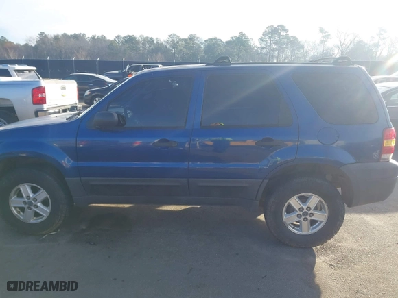 2007 Ford Escape XLS with VIN 1FMYU02Z37KB37995, listed as a IAAI auction lot 41641769 with 199,045 mi miles. Bid and sale history available at carsss.com. Image 14.