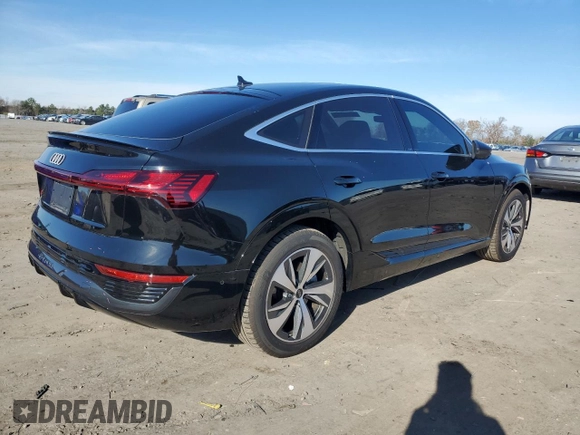 2024 Audi Q8 e-tron Sportback S line Premium Plus z VIN WA1CAAGE6RB031248, wystawiony jako Copart lot #82036714 z przebiegiem 7 671 mil mil oraz Szkoda całkowita • Salvage title. Historia ofert i sprzedaży dostępna na DreamBid. Obrazek 3.