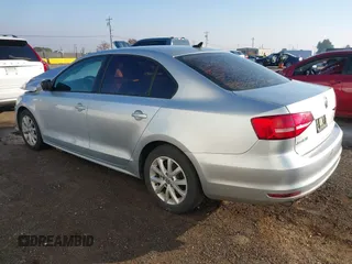 2015 Volkswagen Jetta SE z VIN 3VWD17AJ6FM257858, wystawiony jako IAAI lot #41007963 z przebiegiem 165 064 mil mil oraz . Historia ofert i sprzedaży dostępna na DreamBid. Obrazek 3.