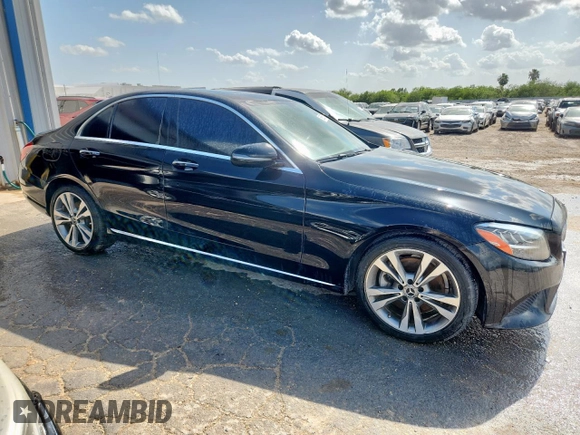 2019 Mercedes-Benz C 300 z VIN 55SWF8DB6KU312264, wystawiony jako Copart lot #59857635 z przebiegiem Nie podano mil oraz Czysty tytuł • Clean title. Historia ofert i sprzedaży dostępna na DreamBid. Obrazek 4.