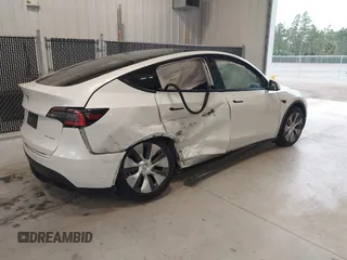 2020 Tesla Model Y Long Range z VIN 5YJYGDEE8LF054338, wystawiony jako IAAI lot #39026888 z przebiegiem 86 142 mil mil oraz . Historia ofert i sprzedaży dostępna na DreamBid. Obrazek 4.