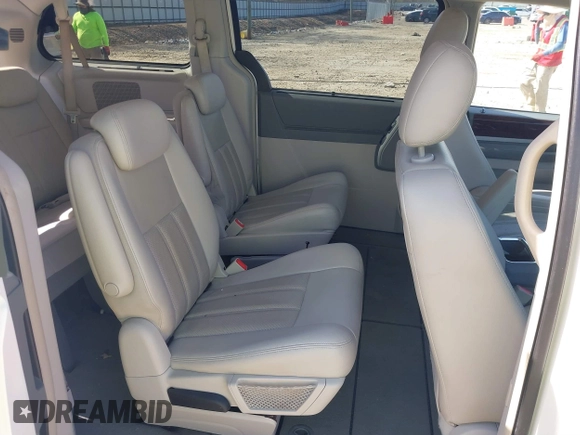 2009 Chrysler Town & Country Touring with VIN 2A8HR54X89R642118, listed as a IAAI auction lot 41844247 with 161,651 mi miles and . Bid and sale history available at DreamBid. Image 8.