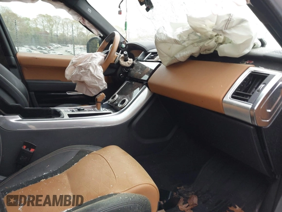2022 Land Rover Range Rover Sport SVR z VIN SALWZ2RE8NA799627, wystawiony jako IAAI lot #41951653 z przebiegiem 29 265 mil mil oraz . Historia ofert i sprzedaży dostępna na DreamBid. Obrazek 5.