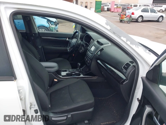 2014 Kia Sorento LX z VIN 5XYKT4A65EG480841, wystawiony jako IAAI lot #41940179 z przebiegiem 164 149 mil mil oraz . Historia ofert i sprzedaży dostępna na DreamBid. Obrazek 5.