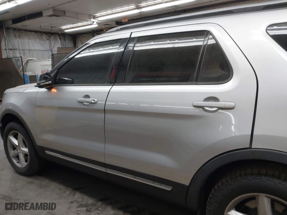 2017 Ford Explorer XLT with VIN 1FM5K8D84HGD99895, listed as a IAAI auction lot 41637419 with 82,128 mi miles. Bid and sale history available at carsss.com. Image 13.