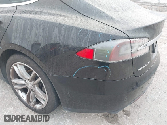 2015 Tesla Model S 85D with VIN 5YJSA1E24FF111120, listed as a IAAI auction lot 41471698 with 58,126 mi miles. Bid and sale history available at carsss.com. Image 22.