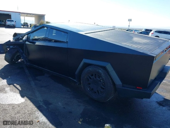 2024 Tesla Cybertruck with VIN 7G2CEHED2RA005217, listed as a IAAI auction lot 40927512 with 1 mi miles. Bid and sale history available at carsss.com. Image 3.