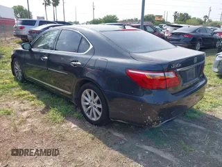 2011 Lexus LS 460 z VIN JTHCL5EF8B5011217, wystawiony jako IAAI lot #41941389 z przebiegiem Nie podano mil oraz . Historia ofert i sprzedaży dostępna na DreamBid. Obrazek 3.
