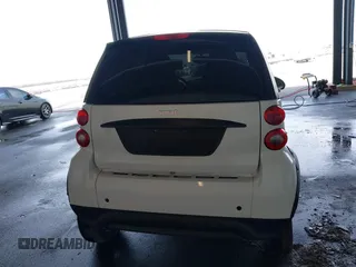 2014 Smart fortwo Pure z VIN WMEEJ3BA4EK737709, wystawiony jako IAAI lot #42105265 z przebiegiem 23 970 mil mil oraz . Historia ofert i sprzedaży dostępna na DreamBid. Obrazek 17.