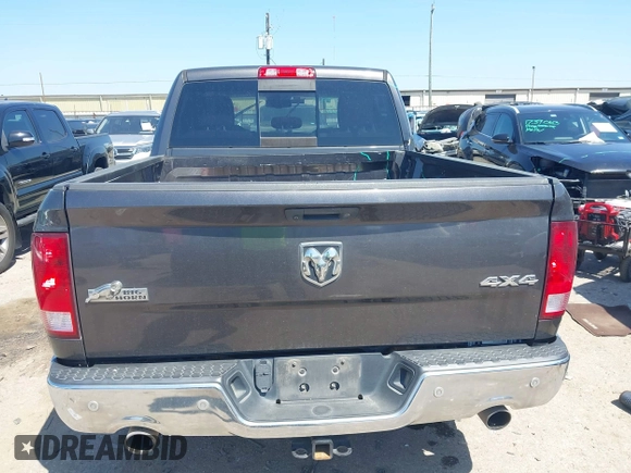 2018 Ram 1500 Big Horn z VIN 3C6RR7LT8JG140135, wystawiony jako IAAI lot #41984362 z przebiegiem 161 584 mil mil oraz . Historia ofert i sprzedaży dostępna na DreamBid. Obrazek 16.