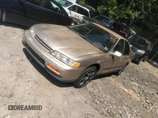 1994 Honda Accord LX with VIN 1HGCD5636RA020200, listed as a IAAI auction lot 40056997 with 212,810 mi miles. Bid and sale history available at carsss.com. Image 2.
