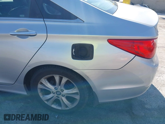 2011 Hyundai Sonata Limited z VIN 5NPEC4ACXBH175889, wystawiony jako IAAI lot #42387391 z przebiegiem 227 660 mil mil oraz . Historia ofert i sprzedaży dostępna na DreamBid. Obrazek 20.