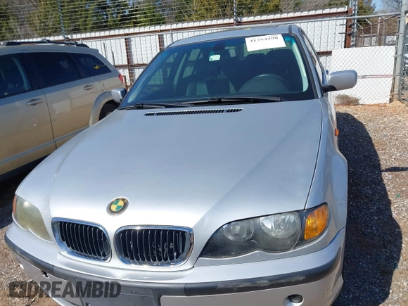 2003 BMW 3 Series 325i with VIN WBAAZ33443PH32847, listed as a IAAI auction lot 41754298 with 165,494 mi miles. Bid and sale history available at carsss.com. Image 6.