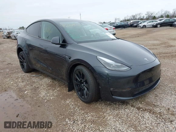 2025 Tesla Model Y Long Range with VIN 7SAYGDEEXSF266143, listed as a IAAI auction lot 41905813 with 776 mi miles and . Bid and sale history available at carsss.com. Image 1.