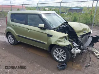 2013 Kia Soul + z VIN KNDJT2A69D7627271, wystawiony jako IAAI lot #42209795 z przebiegiem 81 270 mil mil oraz . Historia ofert i sprzedaży dostępna na DreamBid. Obrazek 1.