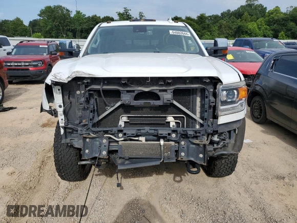 2016 GMC Sierra 3500HD Denali z VIN 1GT42YE84GF304755, wystawiony jako Copart lot #64882644 z przebiegiem 120 309 mil mil oraz Szkoda całkowita • Salvage title. Historia ofert i sprzedaży dostępna na DreamBid. Obrazek 5.